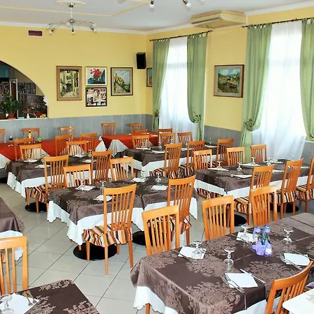 Hotell Lucerna 2*