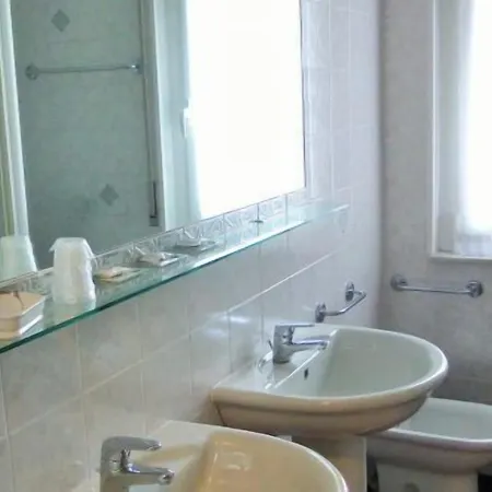 Lucerna Ξενοδοχείο 2*